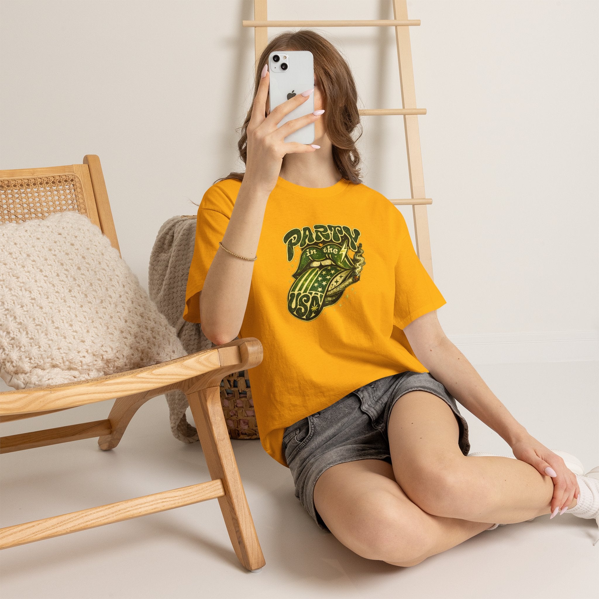 Party in the USA Graphic T-Shirt – Retro Rolling Tongue Design