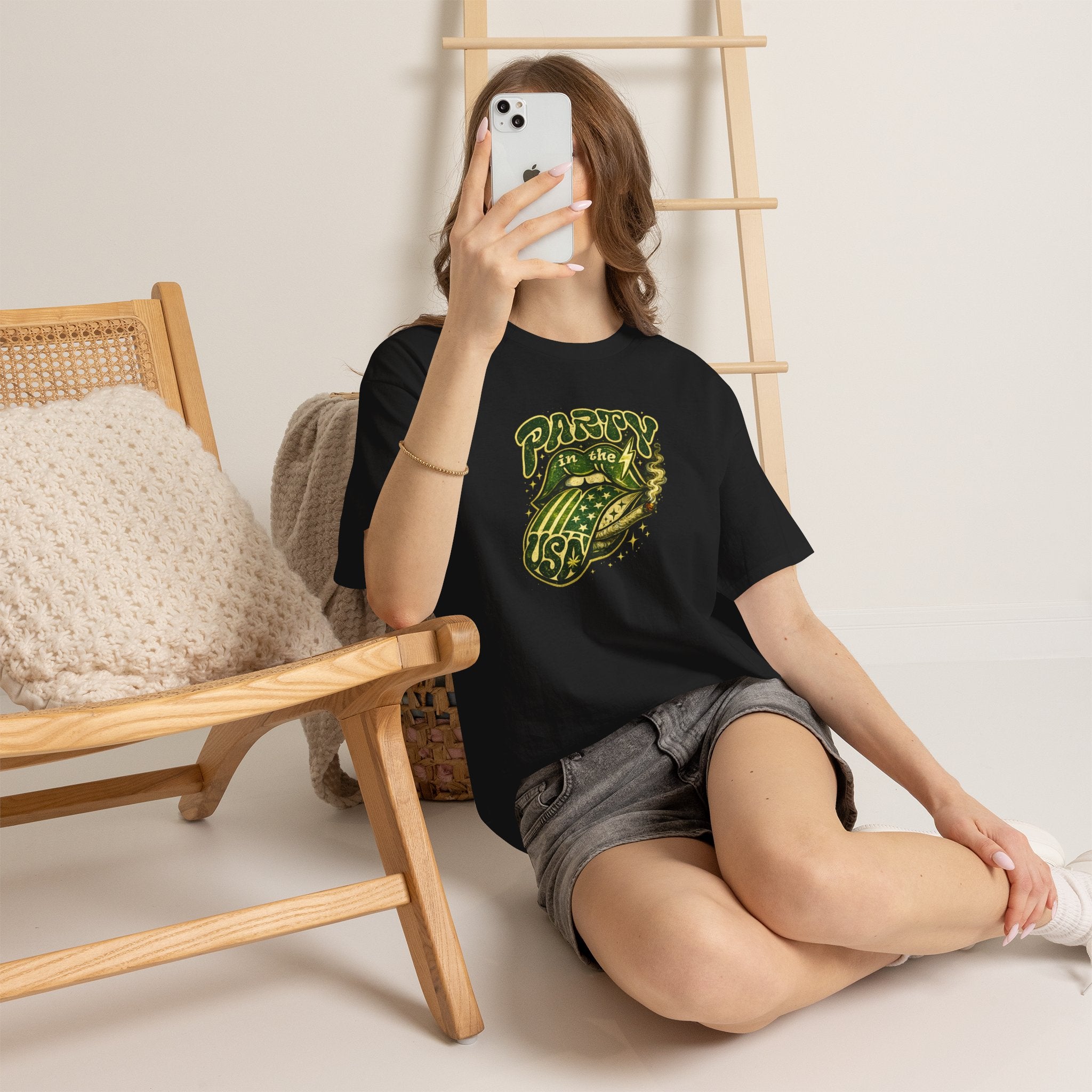 Party in the USA Graphic T-Shirt – Retro Rolling Tongue Design