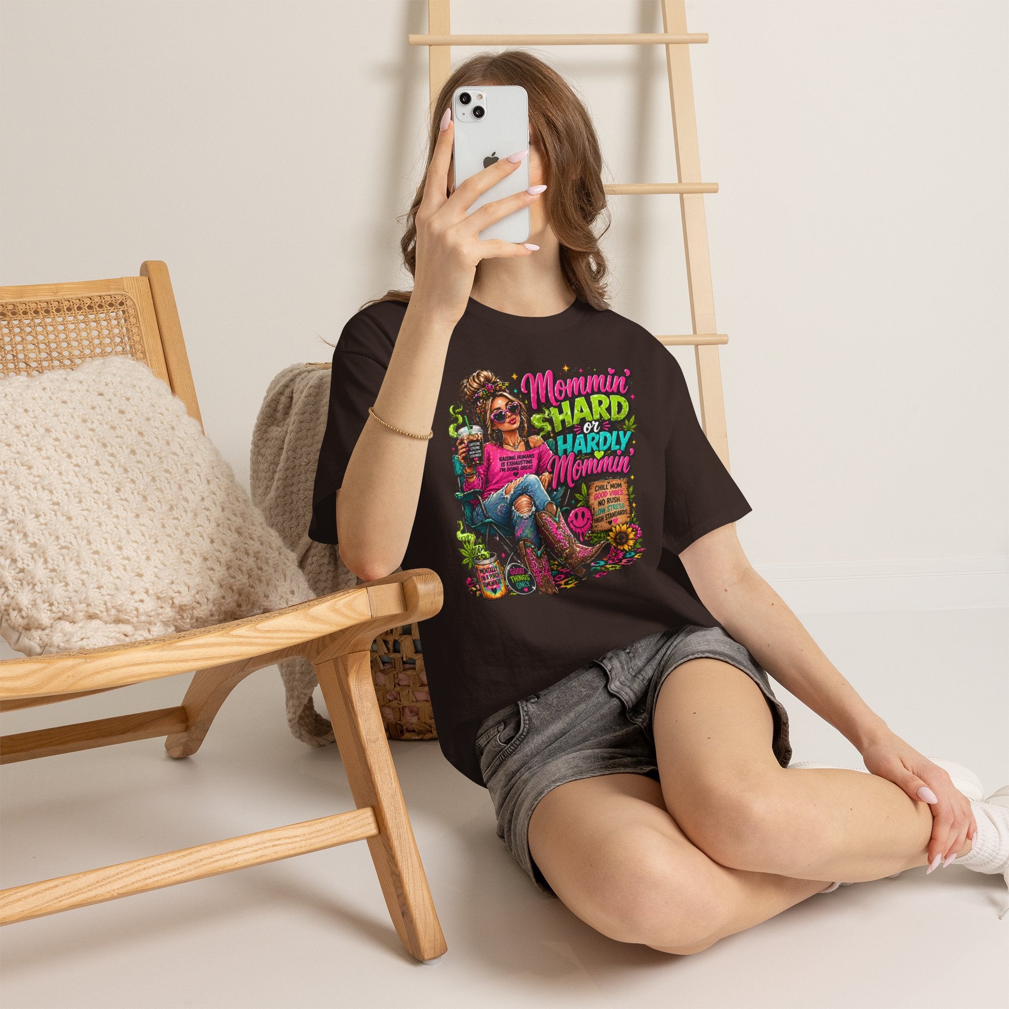 Mommin' Hard & Hardly Mommin' T-Shirt – Funny Mom Vacation Tee